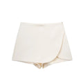 Mini Saia Short Assimétrica Feminina – Coleção TRAF 2024
Descobre a combinação perfeita entre conforto e estilo com esta mini saia preta com short embutido. O design assimétrico e a cintura alta valorizam a silhueta e