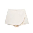 Mini Saia Short Assimétrica Feminina – Coleção TRAF 2024
Descobre a combinação perfeita entre conforto e estilo com esta mini saia preta com short embutido. O design assimétrico e a cintura alta valorizam a silhueta e
