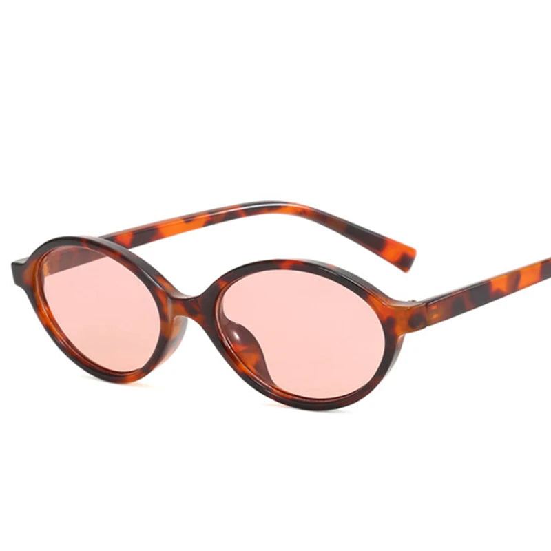 Óculos de Sol Oval com Estampa de Onça – Estilo Vintage e Moderno
Realça o teu visual com estes óculos de sol ovalados com padrão de onça, perfeitos para mulheres que adoram um toque ousado e elegante.
Com um design l