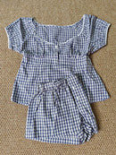 Conjunto Feminino de Verão – Camisola com Manga Bufante + Calções Xadrez Vermelhos
Destaque-se neste verão com este conjunto doce e encantador de 2 peças, perfeito para dias quentes, passeios e momentos descontraídos