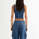 Blusa Feminina Slim em Denim – Estilo Retro Y2K com Decote Quadrado
Destaque-se com esta blusa feminina em denim, inspirada no estilo Y2K americano que voltou com tudo!
Com design slim, decote quadrado, costas descobertas