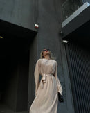 Venda quente de vestidos transfronteiriços inspirados nas tendências europeias e americanas. Modelos elegantes com mangas compridas, detalhes em pregas delicadas e saias longas adornadas com laços sofisticados, perfeitos p