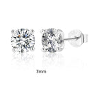 Brincos de Moissanite 0,5 a 1,2 ct – Prata de Lei 925 Banhada a Ouro | Joalharia Fina Feminina
Eleve o seu estilo com estes deslumbrantes brincos de ponto de luz com Moissanite, disponíveis em tamanhos de 0,5 a 1,2 quilate