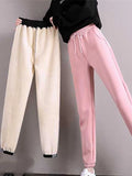 Leggings Térmicas de Inverno Femininas – Conforto e Calor em Qualquer Ocasião
Mantenha-se quente e elegante nos dias frios com estas leggings térmicas forradas a fleece. Feitas com tecido grosso e reforçado, proporciona