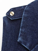 Conjunto Feminino em Denim Azul Escuro – Estilo Retrô & Streetwear
Destaque-se com este conjunto feminino 2 em 1 em jeans azul escuro com design retrô e toque moderno. O look combina um colete cropped com lapela e mangas