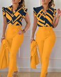 Conjunto Feminino Elegante 2 Peças – Verão Estampado com Decote em V e Calças com Cinto
Atualize o seu guarda-roupa com este conjunto feminino elegante e versátil, perfeito para os dias quentes de verão.
A parte superi