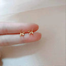 Brinco Pequeno Estrela em Prata 925 – Elegância Delicada para o Dia a Dia

Descubra a simplicidade sofisticada deste brinco pequeno em formato de estrela, feito em prata 925 de alta qualidade. Ideal para quem procura um ac