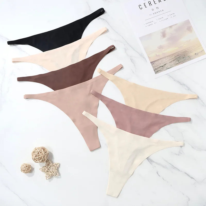 Pack com 4 Calcinhas Sexy em Seda Gelada – Estilo Tanga sem Costuras
Sinta o conforto e a sensualidade todos os dias com este conjunto de 4 calcinhas ultra suaves. Feitas em seda gelada de alta qualidade, estas tangas ofer