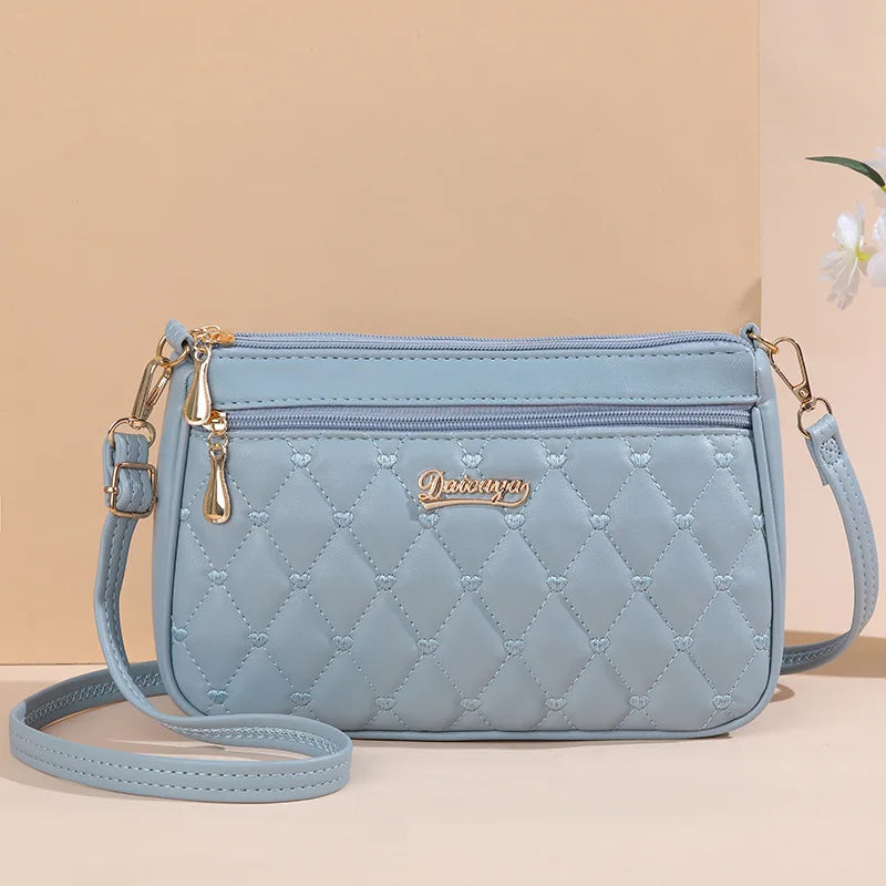 Bolsas de Mensageiro Bordadas para Mulher – Elegância em Couro com Detalhes Exclusivos

Descubra as nossas bolsas de mensageiro em couro, cuidadosamente bordadas à mão, perfeitas para mulheres que valorizam estilo e func