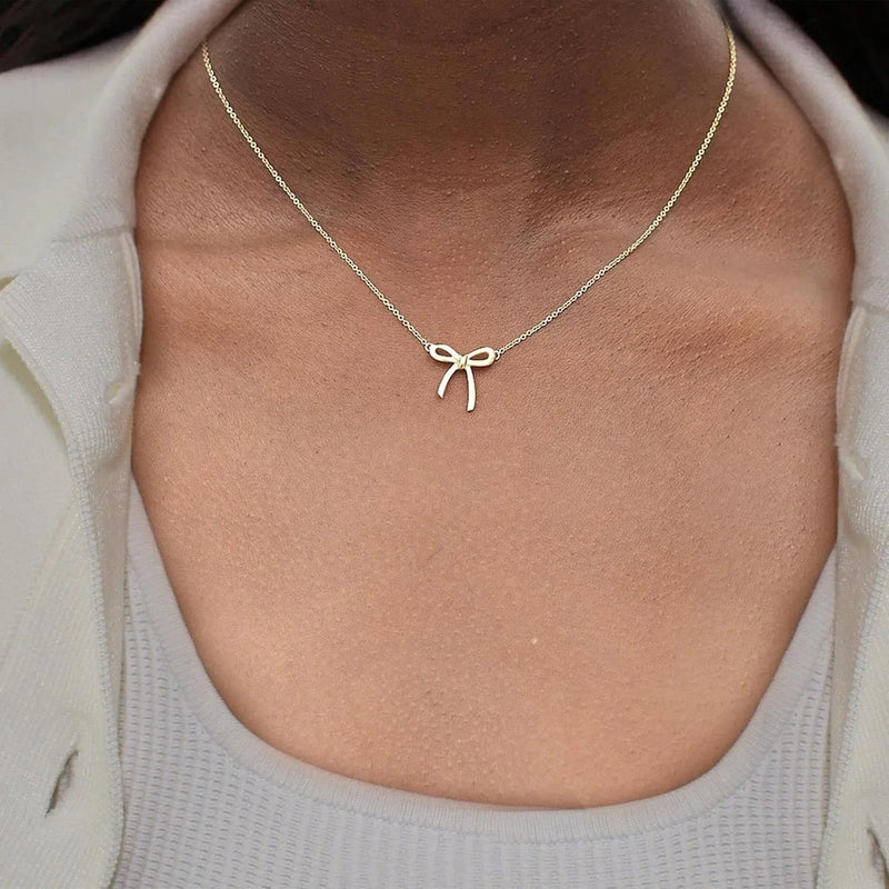 Colar Choker com Inicial e Coração Delicado – Banhado a Ouro ou Prata
Descubra a elegância discreta do Colar Inicial da Moda SUMENG, uma peça delicada e sofisticada, perfeita para expressar o seu estilo ou oferecer um p
