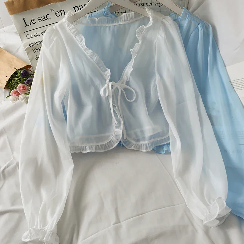 Casaco Feminino de Verão com Proteção Solar – Estilo Coreano Y2K
Leve, elegante e ideal para os dias mais quentes, este casaco/blusa feminina com proteção solar combina conforto e estilo num só look. Com detalhes deli