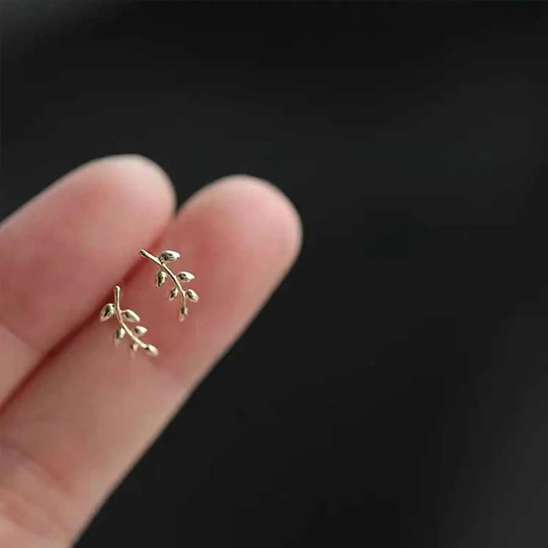 Brinco Pequeno Estrela em Prata 925 – Elegância Delicada para o Dia a Dia

Descubra a simplicidade sofisticada deste brinco pequeno em formato de estrela, feito em prata 925 de alta qualidade. Ideal para quem procura um ac