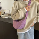 Bolsa Mensageira Feminina em Nylon – Estilo Casual, Grande Capacidade
Descubra a combinação perfeita entre elegância, funcionalidade e conforto com esta bolsa mensageira feminina em nylon de alta qualidade.
Com um design