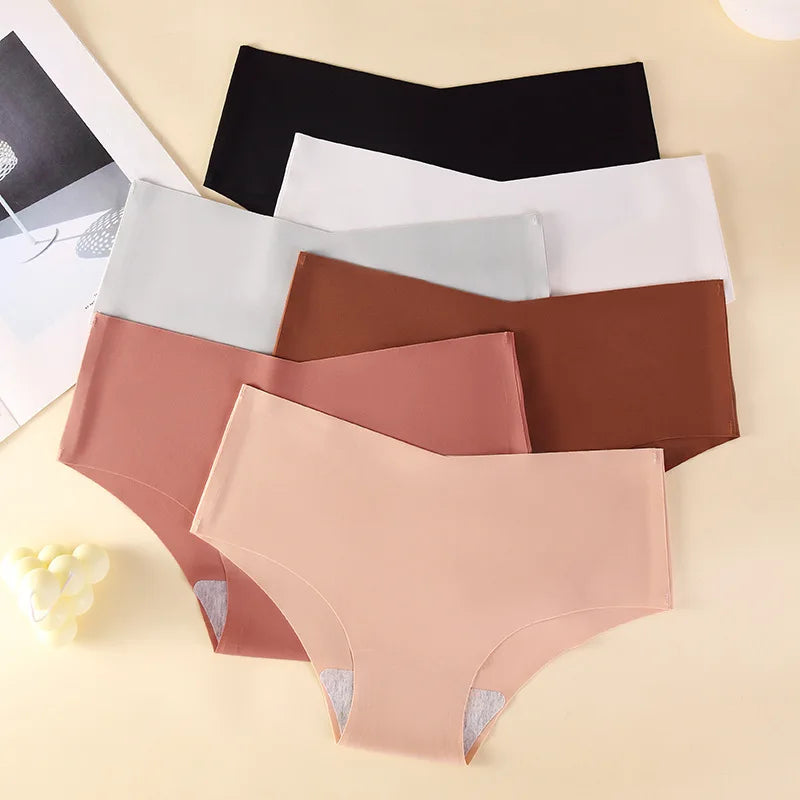 Cuecas Femininas Invisíveis - Conforto Total e Toque de Seda
Cuecas femininas sem costuras, com design invisível sob a roupa, ideais para o dia a dia. Confeccionadas em nylon de seda gelada, proporcionam um toque fresco, ma