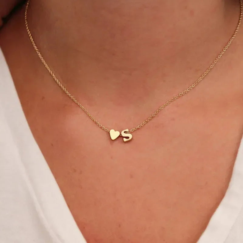 Colar com Inicial SUMENG – Elegância Personalizada com Coração Delicado
Descubra o charme único do colar com inicial SUMENG, uma peça delicada e sofisticada, ideal para oferecer ou usar no dia a dia.
Com um pingente em