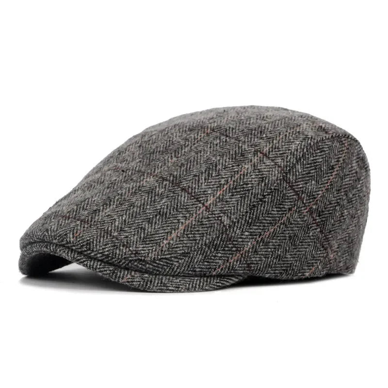 Boina Masculina Clássica em Lã – Estilo Elegante para Outono e Inverno
Eleve o seu estilo com esta boina masculina de alta qualidade, confeccionada em lã premium, ideal para os dias frios de outono e inverno. Com um cort