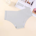 Cuecas Femininas Invisíveis - Conforto Total e Toque de Seda
Cuecas femininas sem costuras, com design invisível sob a roupa, ideais para o dia a dia. Confeccionadas em nylon de seda gelada, proporcionam um toque fresco, ma