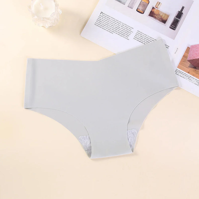 Cuecas Femininas Invisíveis - Conforto Total e Toque de Seda
Cuecas femininas sem costuras, com design invisível sob a roupa, ideais para o dia a dia. Confeccionadas em nylon de seda gelada, proporcionam um toque fresco, ma