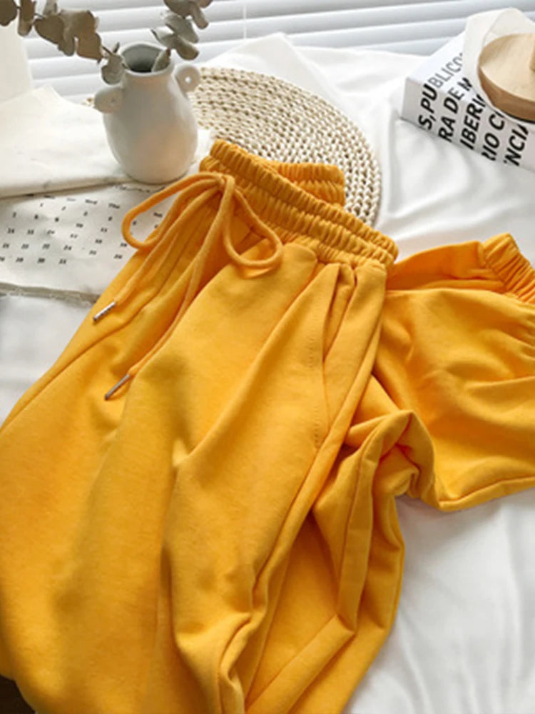 Leggings Térmicas de Inverno Femininas – Conforto e Calor em Qualquer Ocasião
Mantenha-se quente e elegante nos dias frios com estas leggings térmicas forradas a fleece. Feitas com tecido grosso e reforçado, proporciona