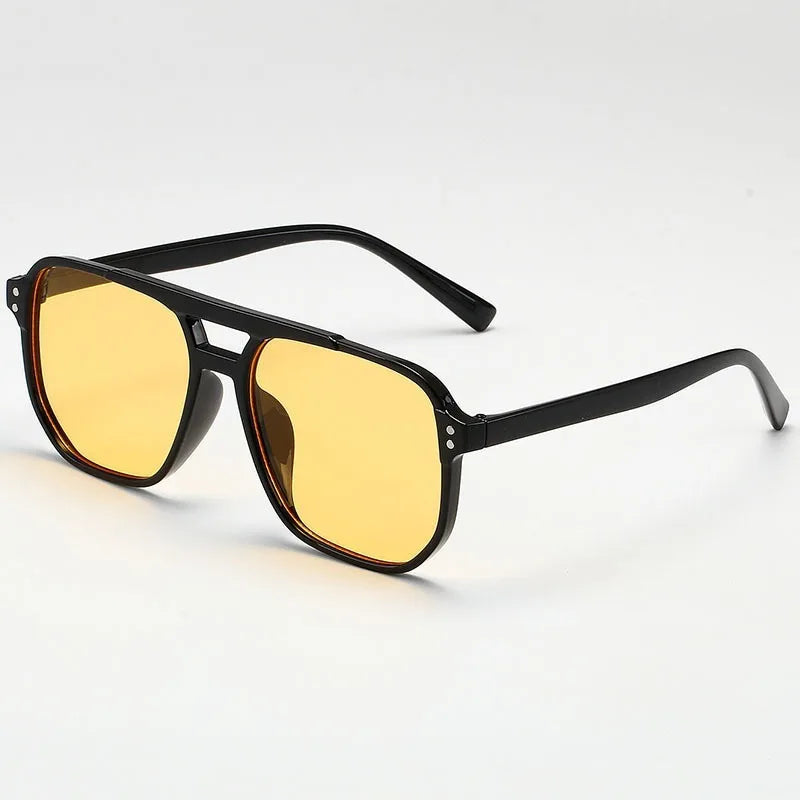 Óculos de Sol Vintage Unissexo – Design Quadrado, Estilo Premium
Destaque-se com estes óculos de sol vintage de grande dimensão, ideais para homens e mulheres que valorizam estilo e proteção. Com armação quadrada e a