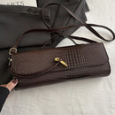 Bolsa Feminina Elegante 2025 – Estilo Retro com Padrão Crocodilo
Descubra a sofisticação da nova tendência de 2025!
Esta bolsa feminina preta combina o charme do design retro com o toque moderno do couro PU texturizado