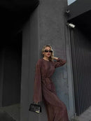 Venda quente de vestidos transfronteiriços inspirados nas tendências europeias e americanas. Modelos elegantes com mangas compridas, detalhes em pregas delicadas e saias longas adornadas com laços sofisticados, perfeitos p