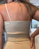 Conjunto Feminino 2 Peças – Camiseta de Alça + Calções Justos com Bolso
Destaque-se neste verão com este conjunto moderno e confortável, composto por uma camiseta de alça estilo ombro a ombro e shorts justos com desi