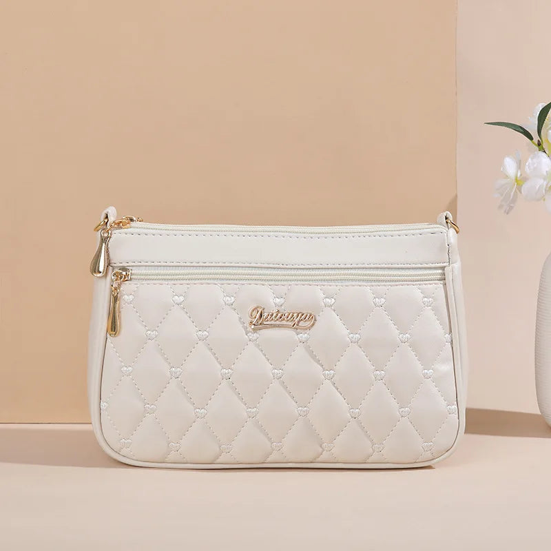 Bolsas de Mensageiro Bordadas para Mulher – Elegância em Couro com Detalhes Exclusivos

Descubra as nossas bolsas de mensageiro em couro, cuidadosamente bordadas à mão, perfeitas para mulheres que valorizam estilo e func