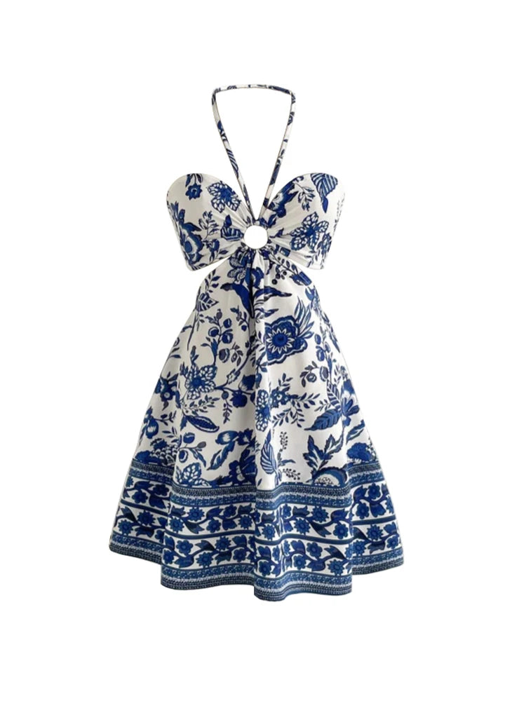 Vestidos longos de linho para mulher, com alças finas e design patchwork em preto e branco. Confeccionados em tecido plissado leve, são soltos e fluidos, proporcionando conforto e estilo. O contraste sofisticado das cores r