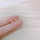 Brinco Pequeno Estrela em Prata 925 – Elegância Delicada para o Dia a Dia

Descubra a simplicidade sofisticada deste brinco pequeno em formato de estrela, feito em prata 925 de alta qualidade. Ideal para quem procura um ac