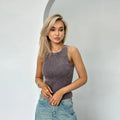 Top Regata Feminino 2025 – Slim Fit Canelado | Casual & Fitness
Eleva o teu estilo com o Top Regata Feminino 2025, uma peça versátil e indispensável para todas as estações. Com design slim fit e tecido canelado de alta