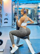 Leggings Seamless Slim V Estampado Leopardo – Cintura Alta Modeladora, Efeito Levanta Bumbum
Descubra o conforto e estilo perfeitos para o seu treino com estas leggings de ioga femininas, desenhadas para realçar a sua silh