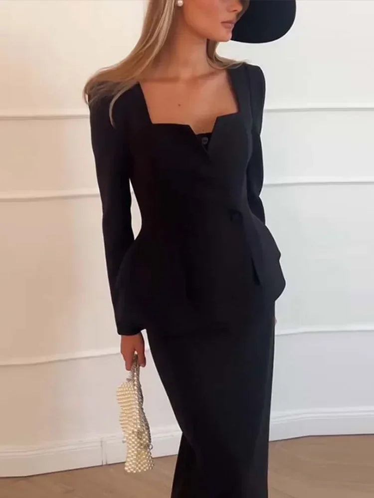 Conjunto Feminino Elegante - Blazer Slim & Saia Midi
Transforma o teu visual com este conjunto sofisticado de 2 peças, ideal para quem procura um look moderno e profissional.