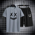 Conjunto Desportivo Masculino em Seda Gelada – Secagem Rápida, Conforto e Estilo Casual

Descubra o conforto e a leveza deste conjunto masculino composto por T-shirt de manga curta e calções. Fabricado em tecido de seda