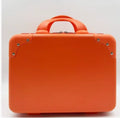 Descrição Melhorada:

Mala simples e elegante, perfeita para transportar os seus cosméticos com frescura e estilo. Compacta, mas com grande capacidade, ideal para usar como nécessaire ou mala de viagem. Um acessório na m