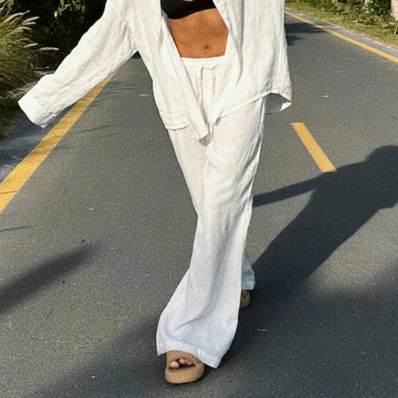 Calças Largas de Linho com Estilo Elegante e Confortável
Descobre o equilíbrio perfeito entre elegância e conforto com estas calças largas de linho para mulher, ideais para os dias quentes e para looks descontraídos, ma
