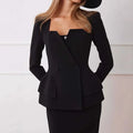 Conjunto Feminino Elegante - Blazer Slim & Saia Midi
Transforma o teu visual com este conjunto sofisticado de 2 peças, ideal para quem procura um look moderno e profissional.