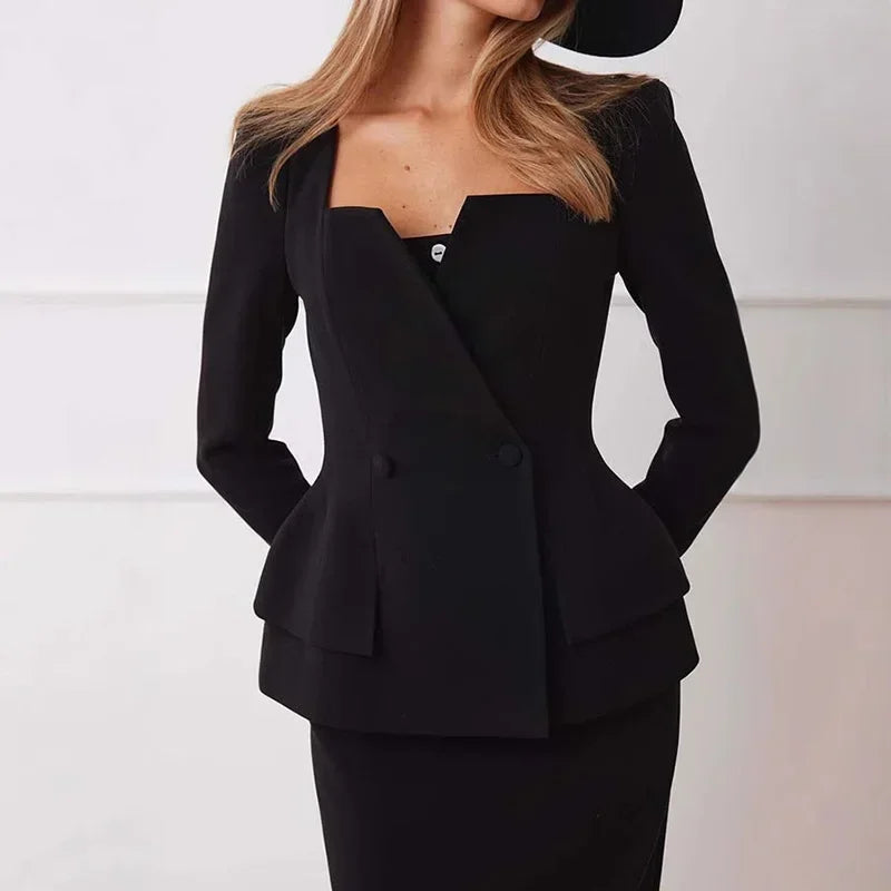 Conjunto Feminino Elegante - Blazer Slim & Saia Midi
Transforma o teu visual com este conjunto sofisticado de 2 peças, ideal para quem procura um look moderno e profissional.