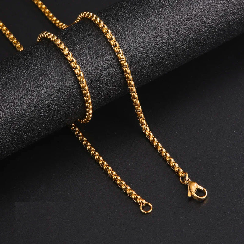 Colar Longo em Aço Inoxidável – Estilo Punk Minimalista (2-7mm)
Adiciona um toque ousado e moderno ao teu visual com este colar de cadeia estilo box, feito em aço inoxidável de alta qualidade, resistente à oxidação e