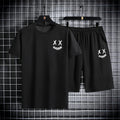 Conjunto Desportivo Masculino em Seda Gelada – Secagem Rápida, Conforto e Estilo Casual

Descubra o conforto e a leveza deste conjunto masculino composto por T-shirt de manga curta e calções. Fabricado em tecido de seda