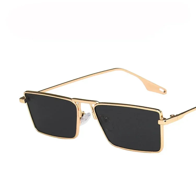 Óculos de Sol Vintage Luxuosos – Estilo Retro com Armação Metálica
Descubra o charme dos óculos de sol estreitos e elegantes, com design retangular vintage que combina estilo e sofisticação. Com armação metálica p