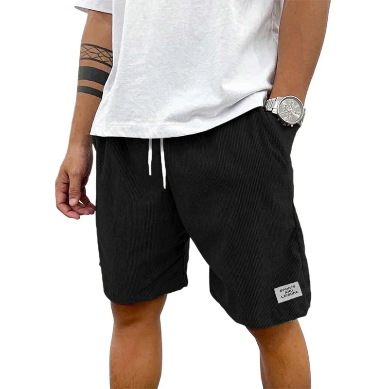 Calções Masculinos em Corduroy Leve – Estilo Casual & Streetwear
Calções versáteis e confortáveis, ideais para quem valoriza estilo e praticidade no dia a dia. Confeccionados em tecido de corduroy leve e respirável,