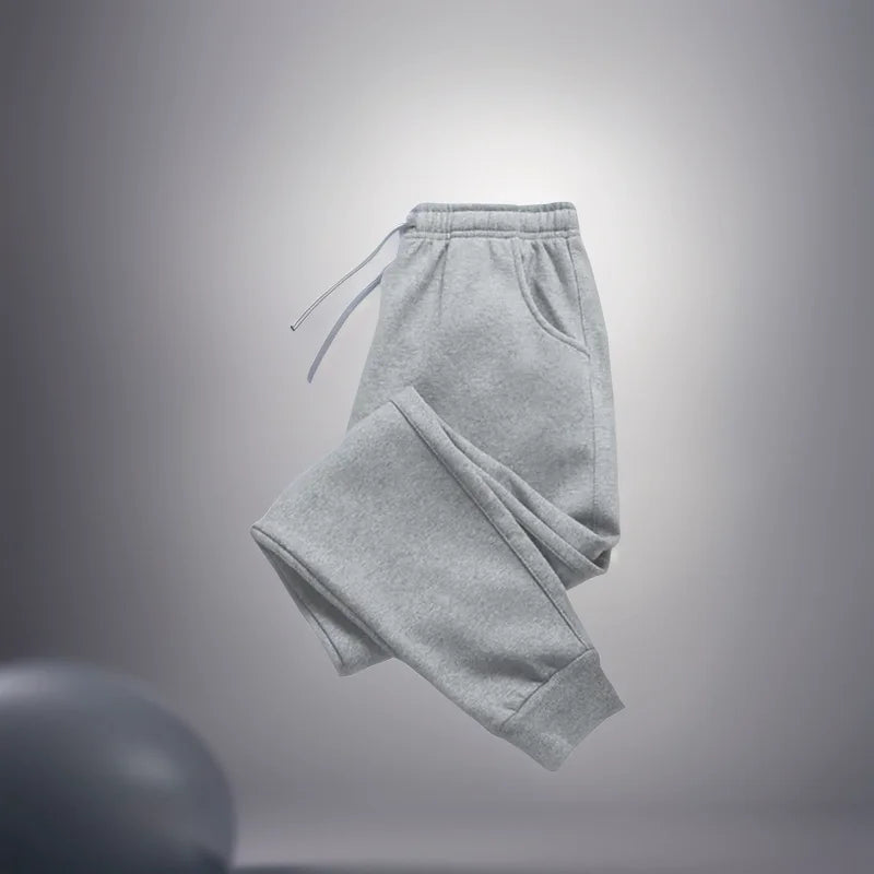 Calças de Treino Outono/Inverno 2024 – Unissexo
Descubra o conforto e estilo das nossas calças de moletom para corrida, jogging e uso diário. Perfeitas para homens e mulheres que valorizam uma peça casual e versátil, i