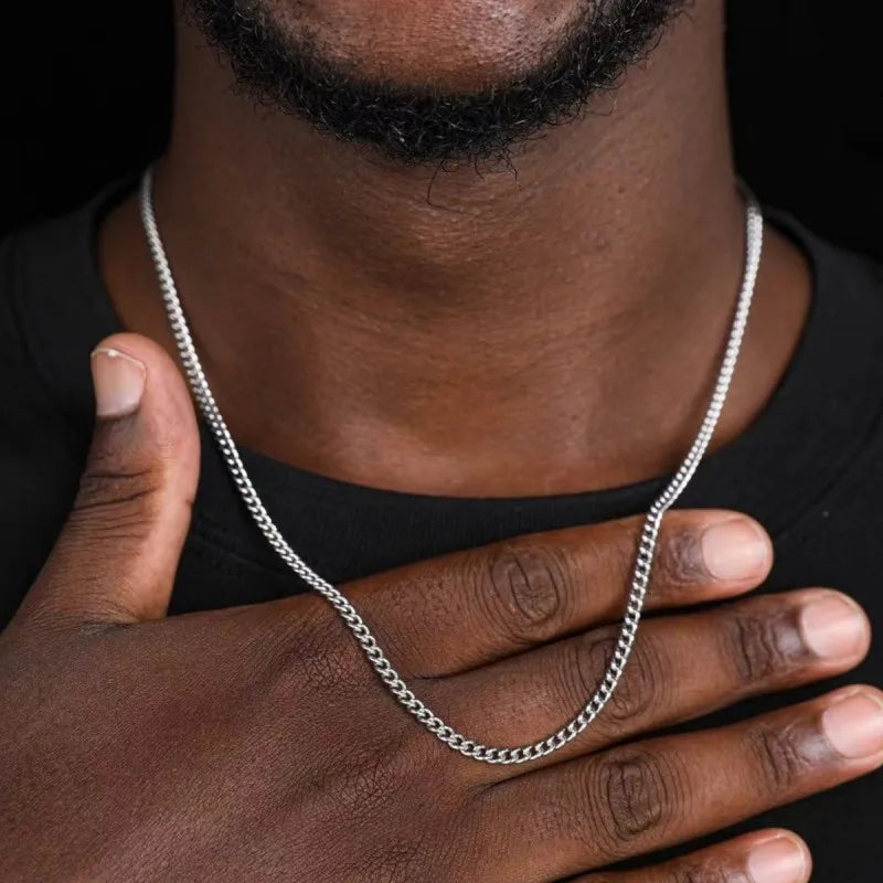 Colar Cubano Masculino em Aço Inoxidável – 3mm
Minimalista, elegante e resistente — este colar cubano de 3mm é o acessório ideal para quem valoriza estilo e durabilidade. Fabricado em aço de titânio inoxidável, é