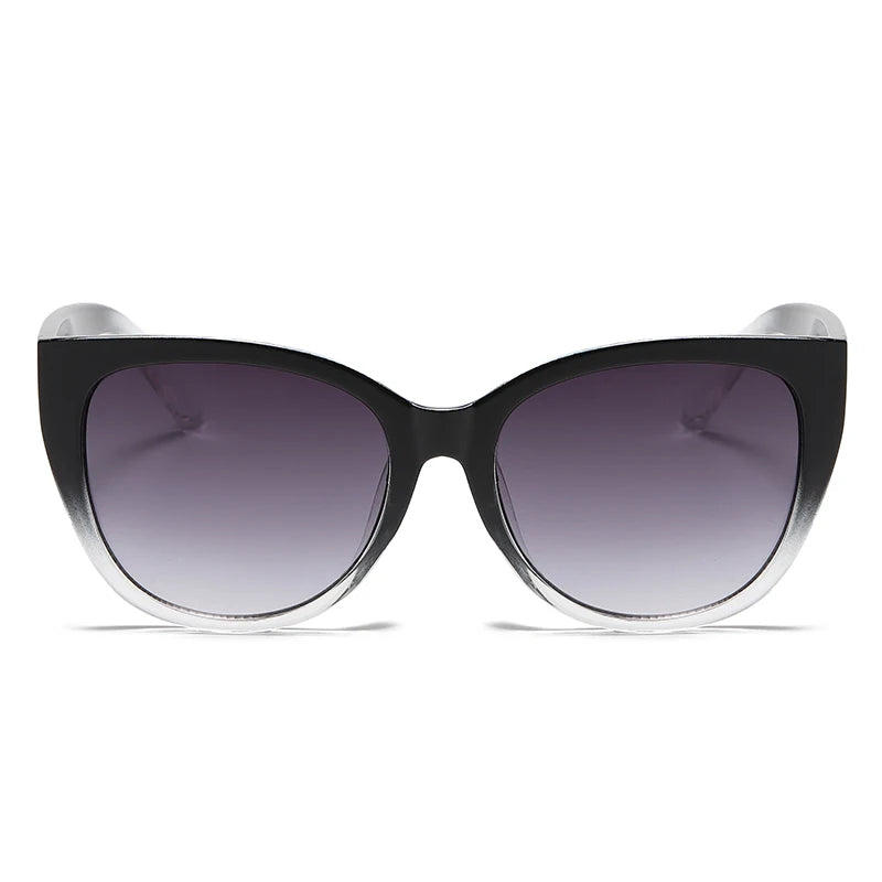 Óculos de Sol Estilo Gatinho Retrô – Design Elegante e Proteção UV400
Destaque-se com este modelo de óculos de sol com armação gatinho retrô, ideal para mulheres modernas e com atitude. Com lentes em gradiente, pern