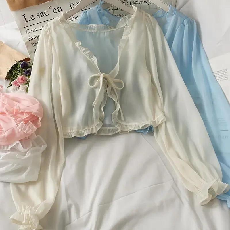 Casaco Feminino de Verão com Proteção Solar – Estilo Coreano Y2K
Leve, elegante e ideal para os dias mais quentes, este casaco/blusa feminina com proteção solar combina conforto e estilo num só look. Com detalhes deli