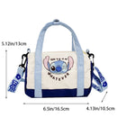 Bolsa de Ombro em Lona com Estilo Stitch — Feminina, Casual e Super Fofa!
Adiciona charme e praticidade ao teu look com esta bolsa de ombro em lona, inspirada no estilo kawaii do Stitch! Ideal para o dia a dia, esta peça c
