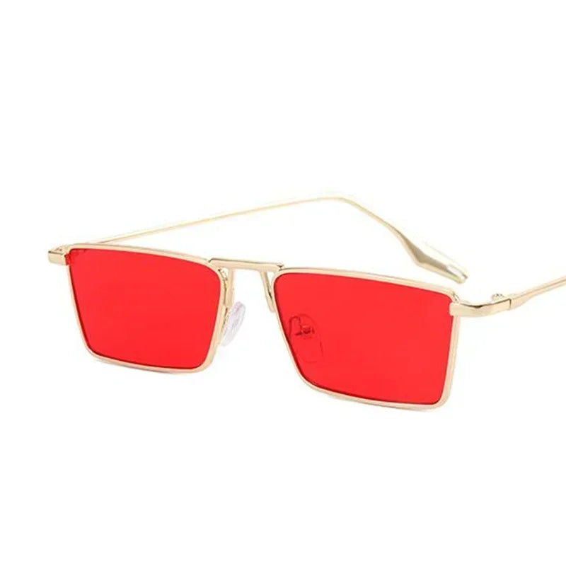 Óculos de Sol Vintage Luxuosos – Estilo Retro com Armação Metálica
Descubra o charme dos óculos de sol estreitos e elegantes, com design retangular vintage que combina estilo e sofisticação. Com armação metálica p