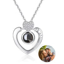 Colar Personalizado com Projeção de Foto – Homenagem ao Seu Animal de Estimação
Guarde para sempre a memória do seu melhor amigo com este colar único e emocional, que projeta a foto do seu animal de estimação dentro