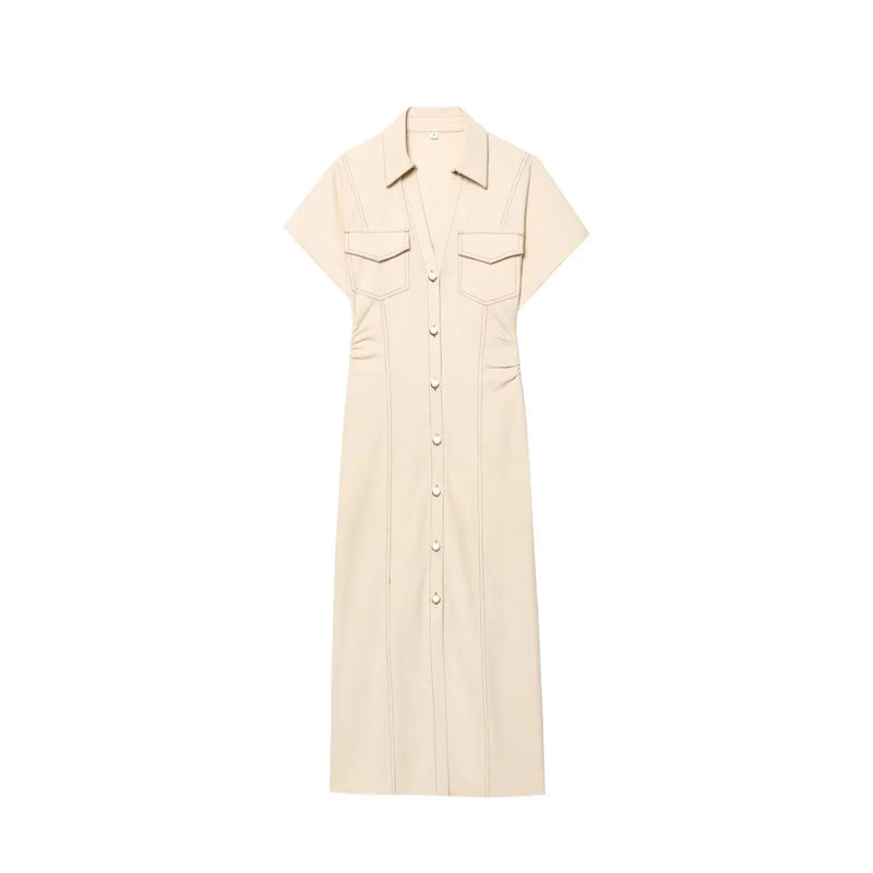Vestido MIDI Denim Feminino – Elegância Casual ETJ 2025
Realça a tua silhueta com este vestido midi em denim leve, ideal para os dias mais quentes.
Com decote em V, pregas delicadas na cintura e mangas curtas, este modelo